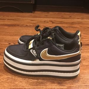 Women’s Size 9 Platform Nike Vandal 2k